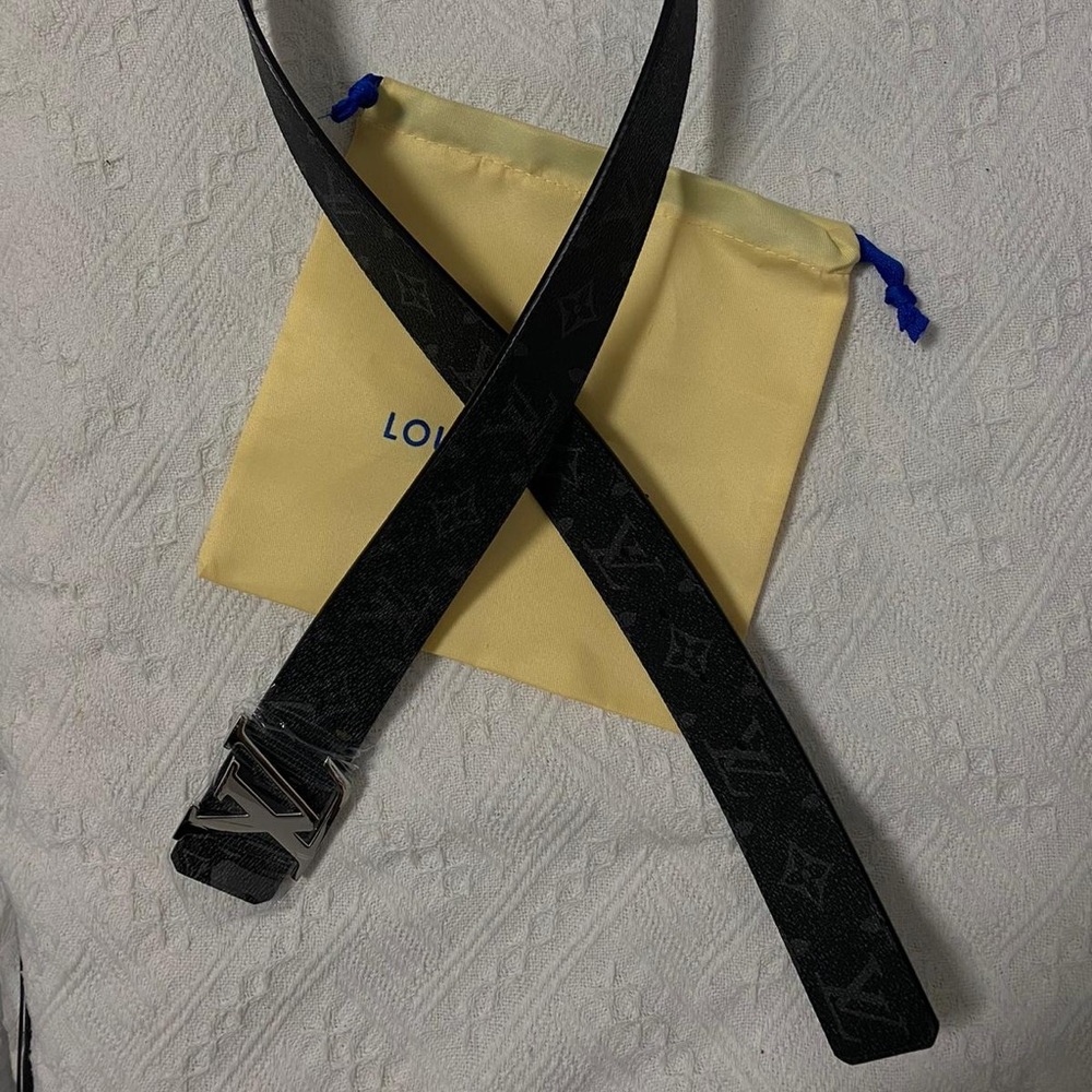 Louis Vuitton Belt 40MM ( NEW)
Size 34 US \ Size 95EU-110 CM